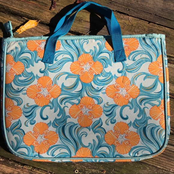 Lilly Pulitzer Laptop Tote in Do the Wave Print - Picture 2 of 12